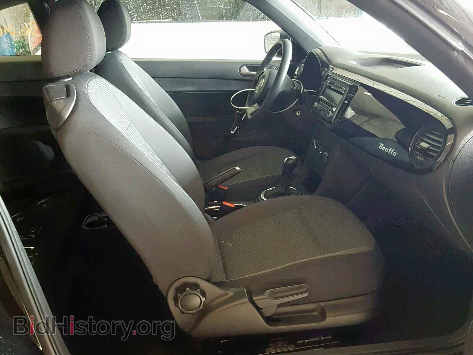 2013 VOLKSWAGEN BEETLE - VIN: 3VWFP7AT7DM693169 - Фото 5