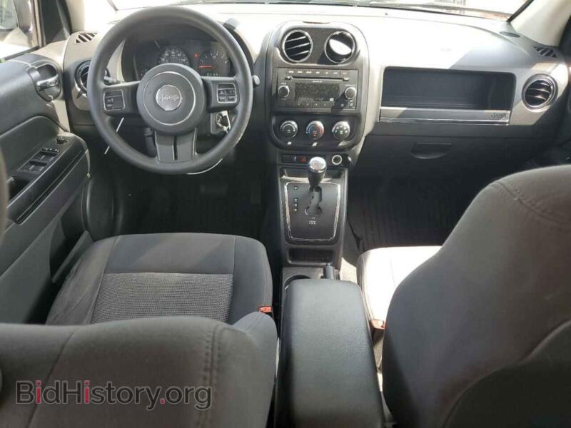 2011 Jeep COMPASS (VIN 1J4NF1FB6BD235222) — фото 8 из 13