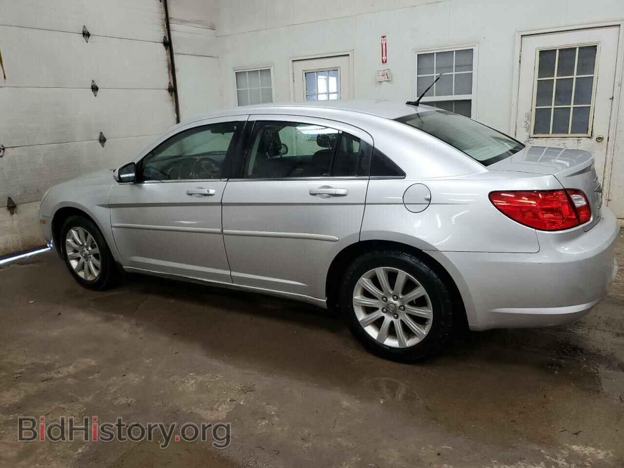 2010 CHRYSLER SEBRING - VIN: 1C3CC5FB2AN161128 - Фото 2
