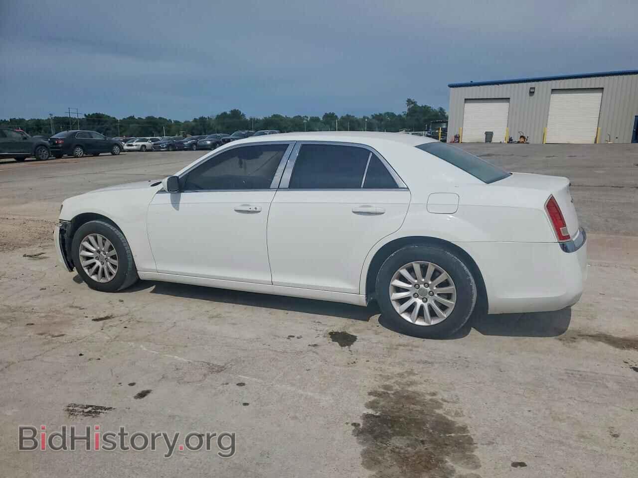 2013 CHRYSLER 300 - VIN: 2C3CCAAG6DH736050 - Фото 2