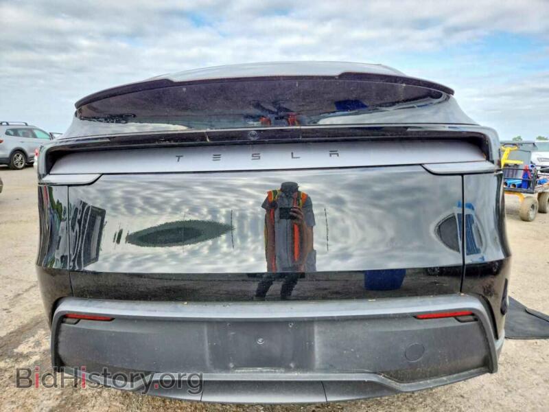 2026 Tesla MODEL Y (VIN 7SAYGDEEXTA477602) — photo 6 of 13