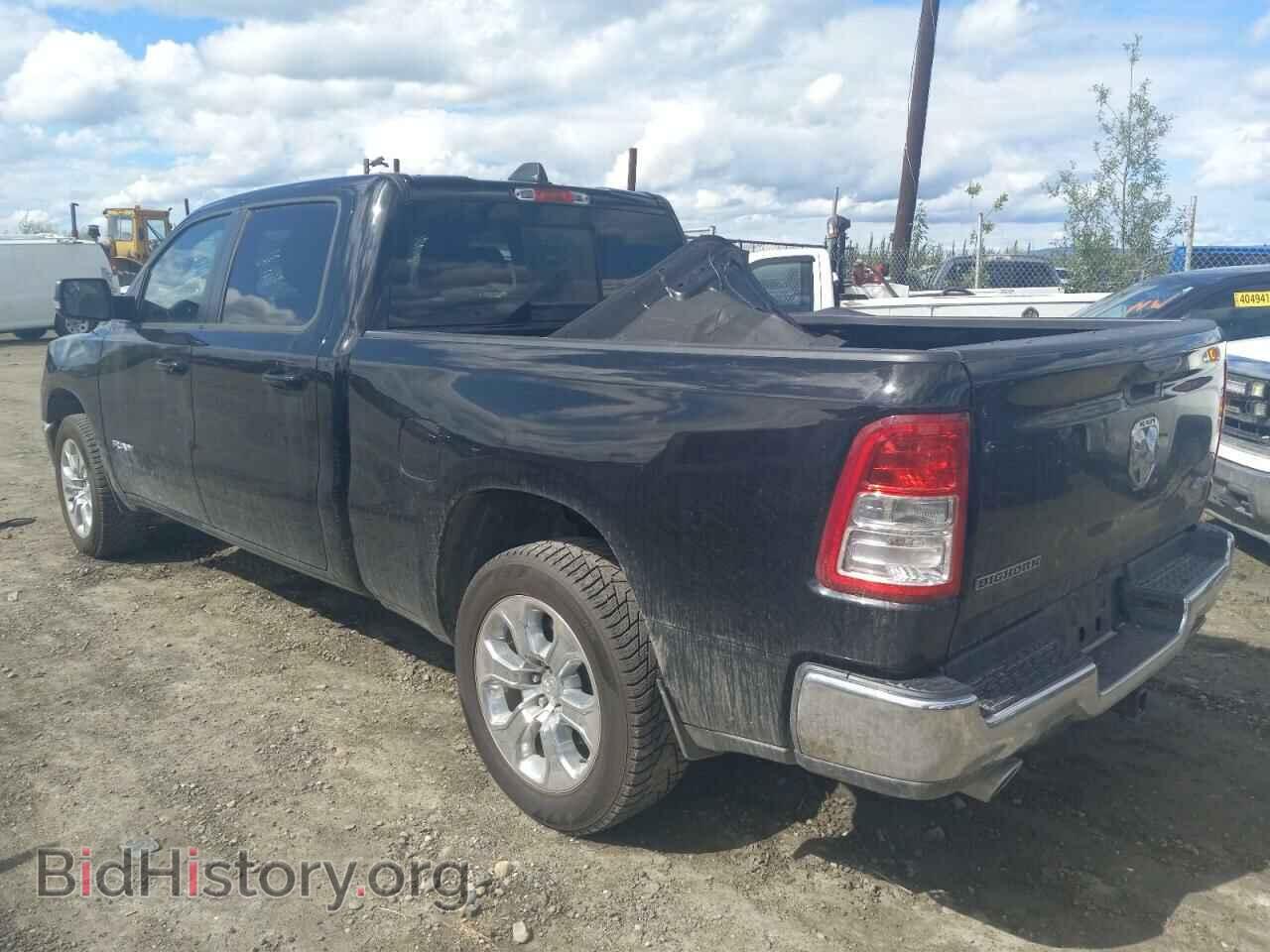 2021 RAM 1500 - VIN: 1C6SRFMT3MN824208 - Фото 2
