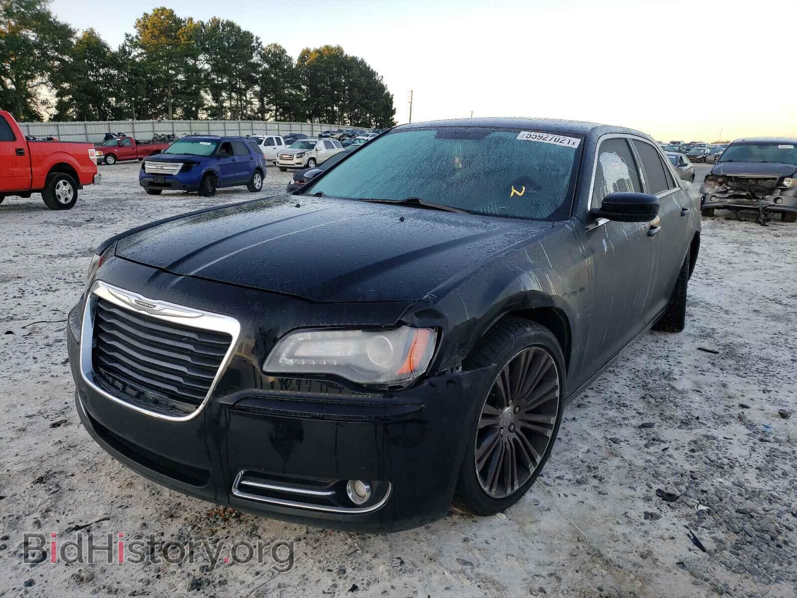 2013 CHRYSLER 300 - VIN: 2C3CCABGXDH573319 - Фото 2