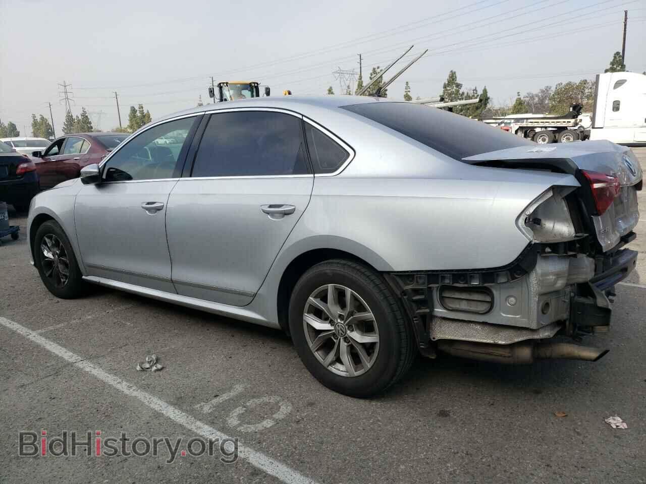 2017 VOLKSWAGEN PASSAT - VIN: 1VWAT7A30HC074992 - Фото 2