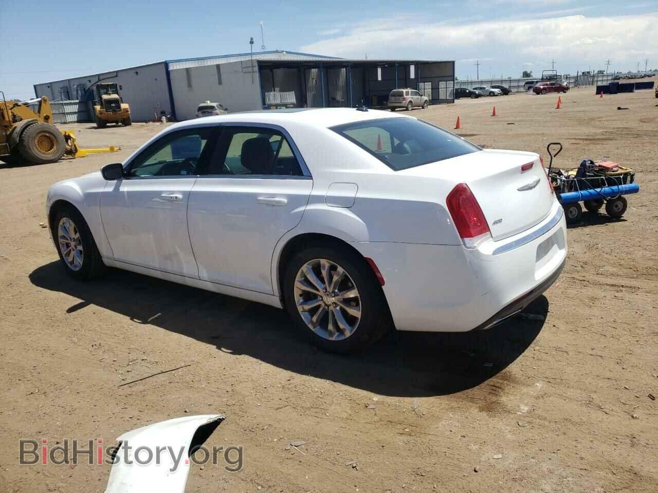 2017 CHRYSLER 300 - VIN: 2C3CCARG5HH567908 - Фото 2