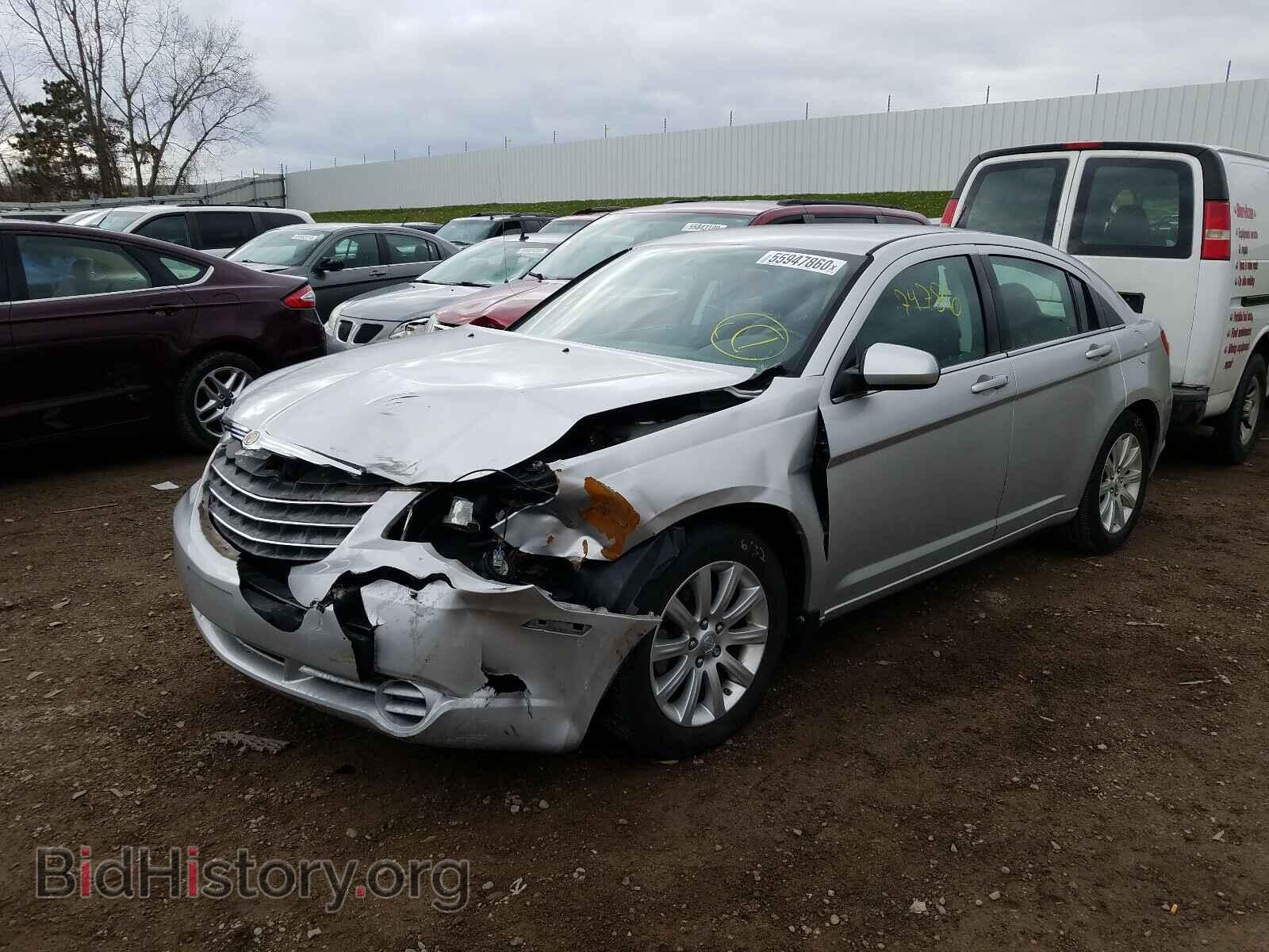 2010 CHRYSLER SEBRING - VIN: 1C3CC5FB3AN110687 - Фото 2