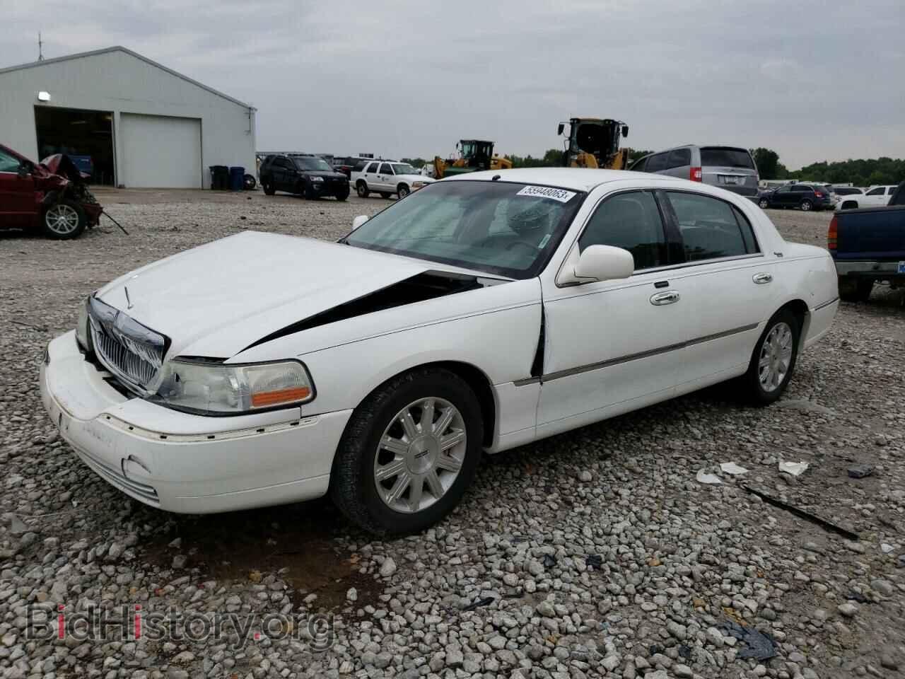 Photo 2LNBL8CV5BX761158 - LINCOLN TOWNCAR 2011