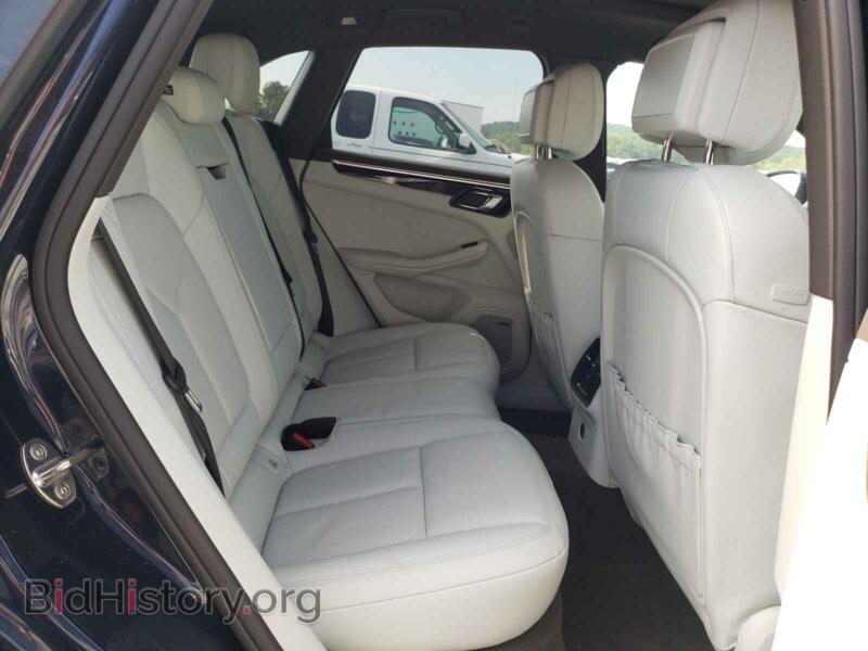 2018 Porsche MACAN (VIN WP1AA2A51JLB16944) — photo 6 of 10