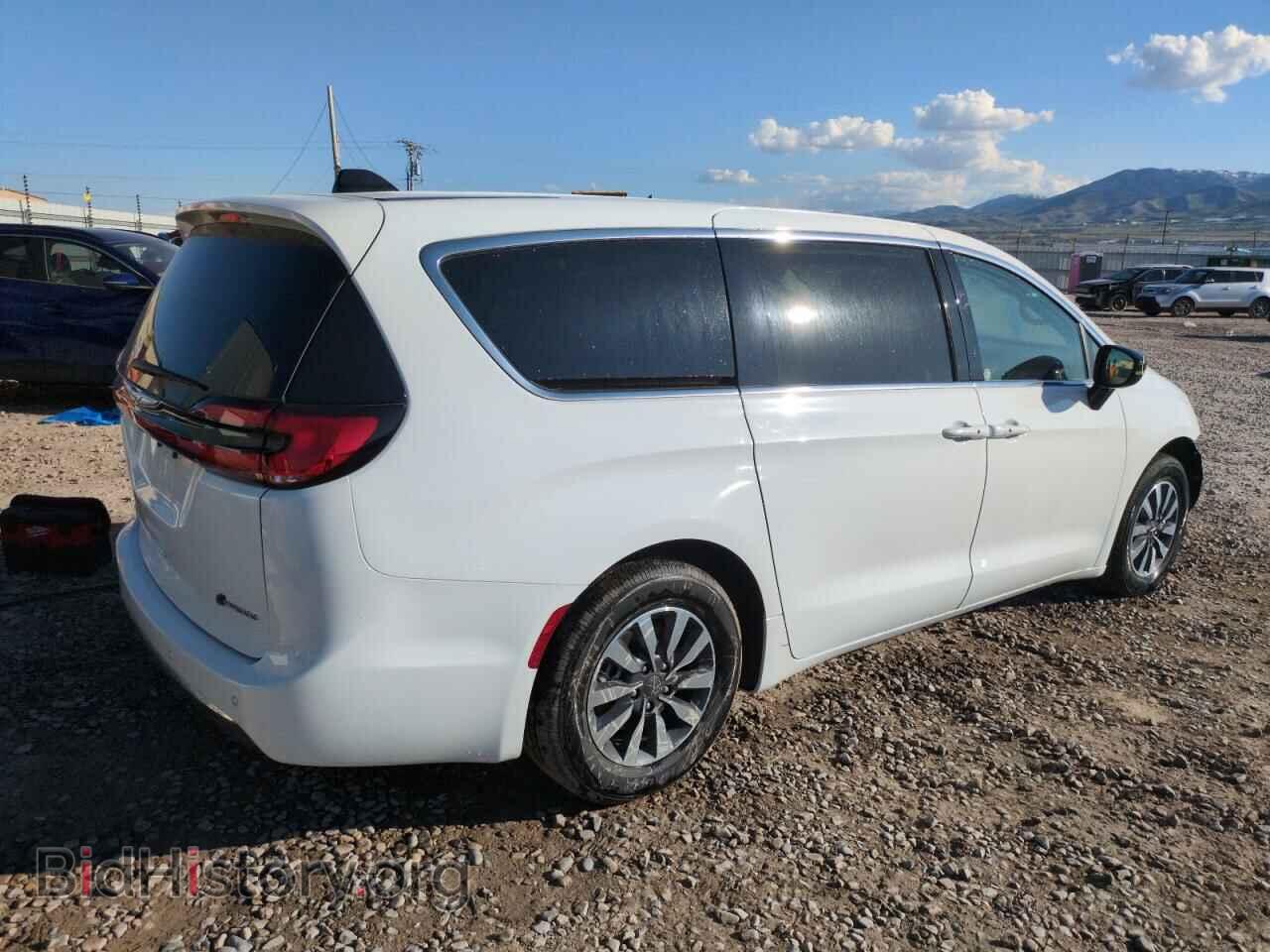 2024 CHRYSLER PACIFICA - VIN: 2C4RC1S78RR123711 - Photo 3