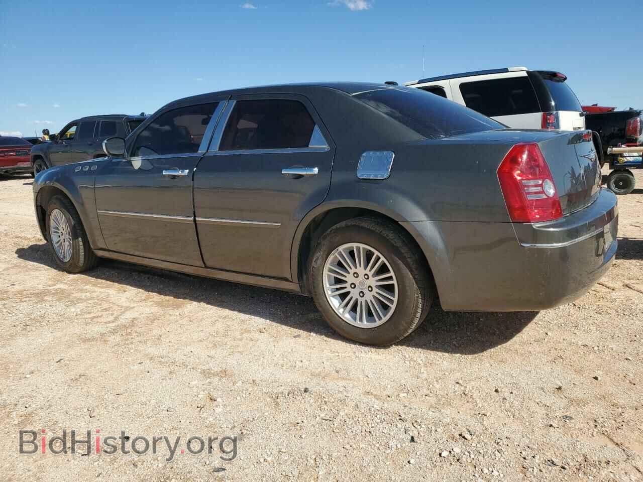 2010 CHRYSLER 300 - VIN: 2C3CA5CV3AH250042 - Фото 2