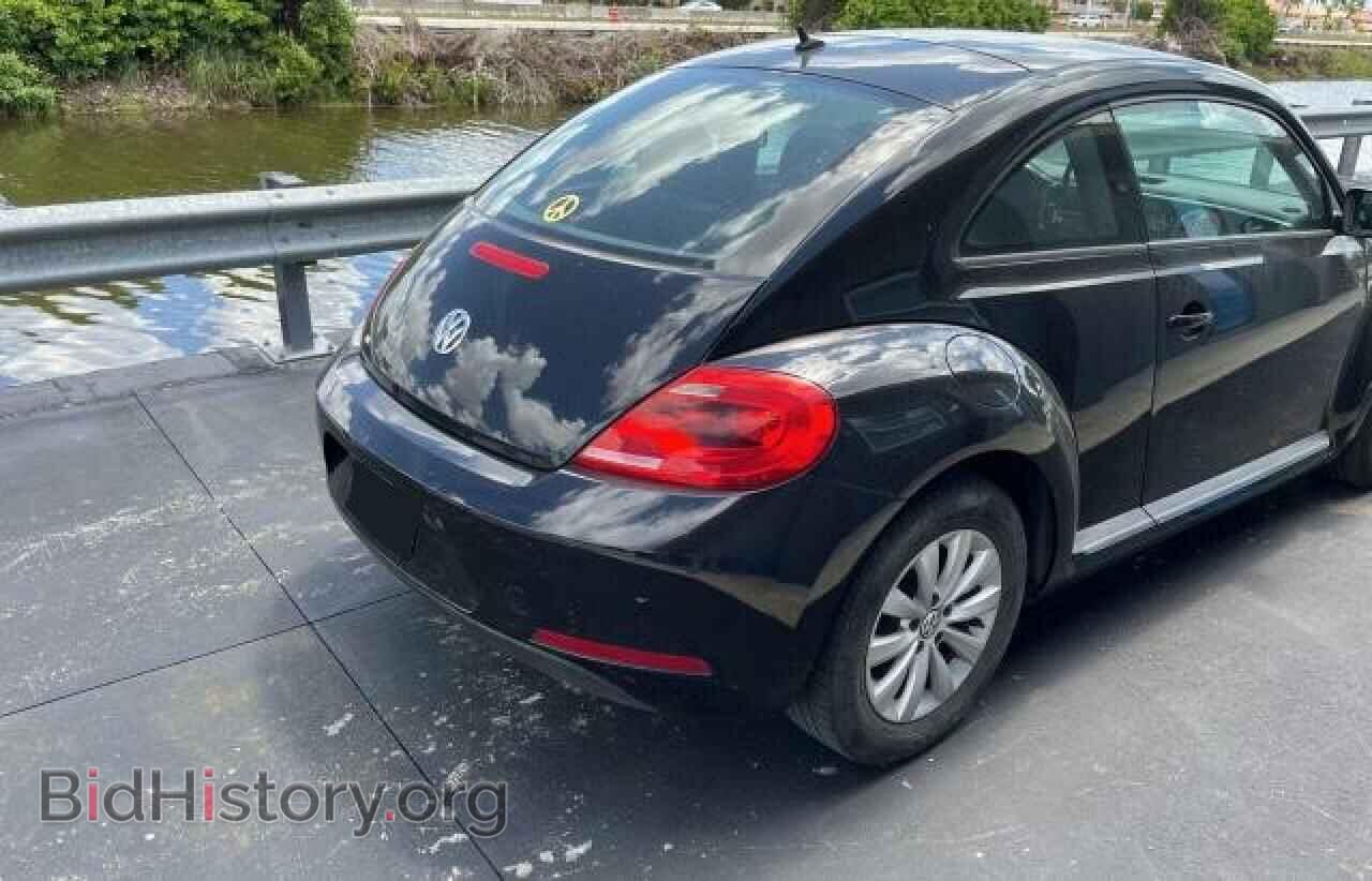 2013 VOLKSWAGEN BEETLE - VIN: 3VWFP7AT4DM688947 - Фото 4