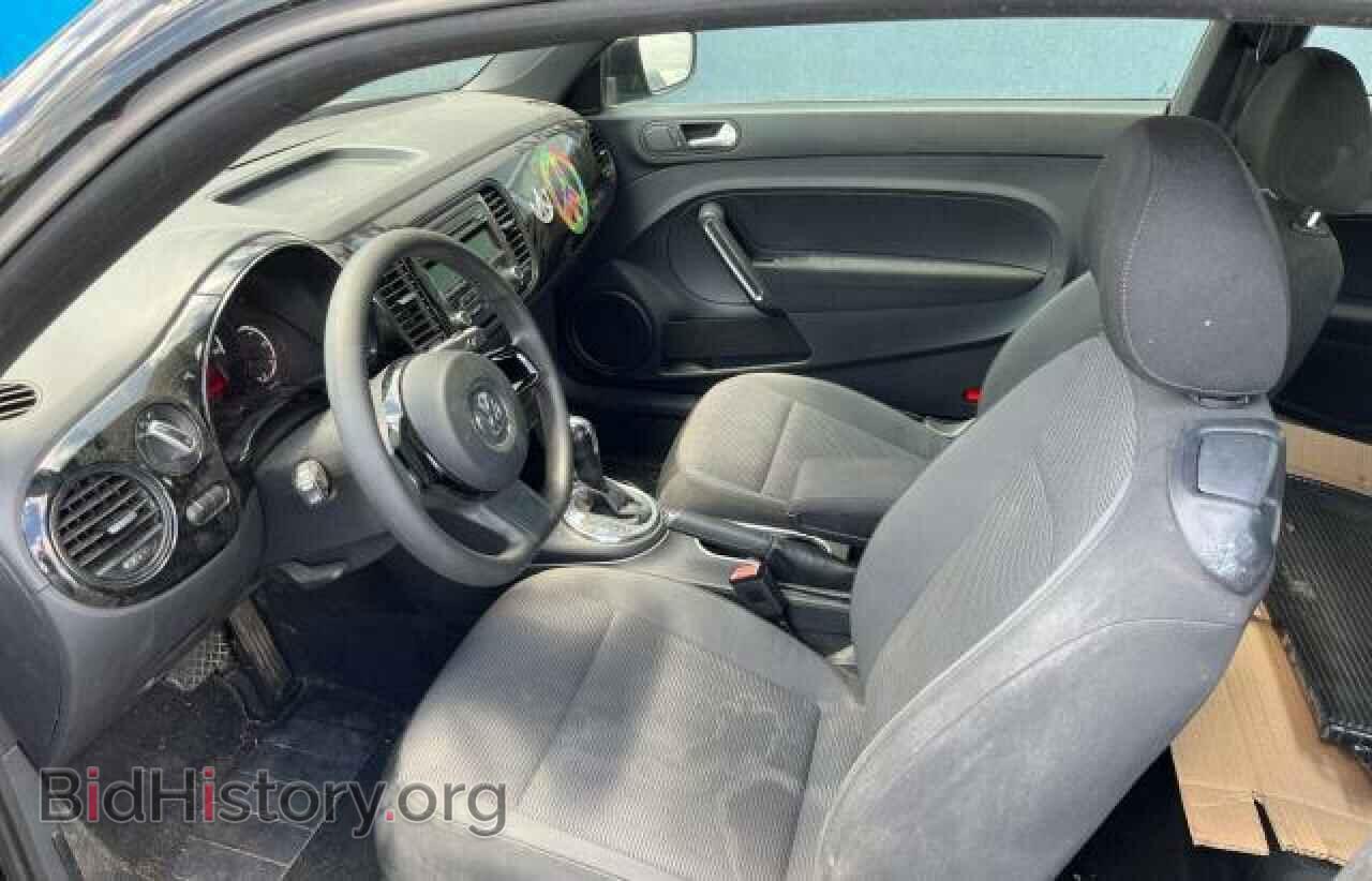 2013 VOLKSWAGEN BEETLE - VIN: 3VWFP7AT4DM688947 - Фото 5