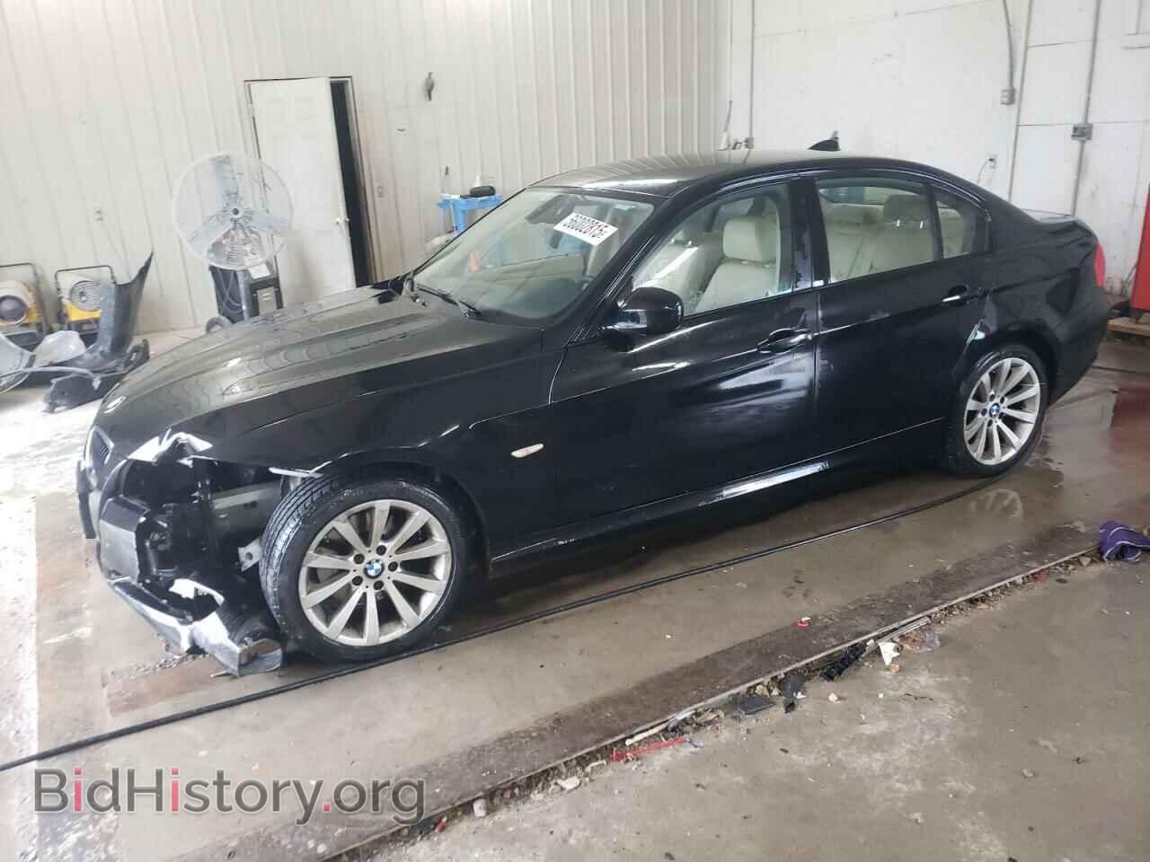 Фотография WBAPH7C56BE131427 - BMW 3 SERIES 2011