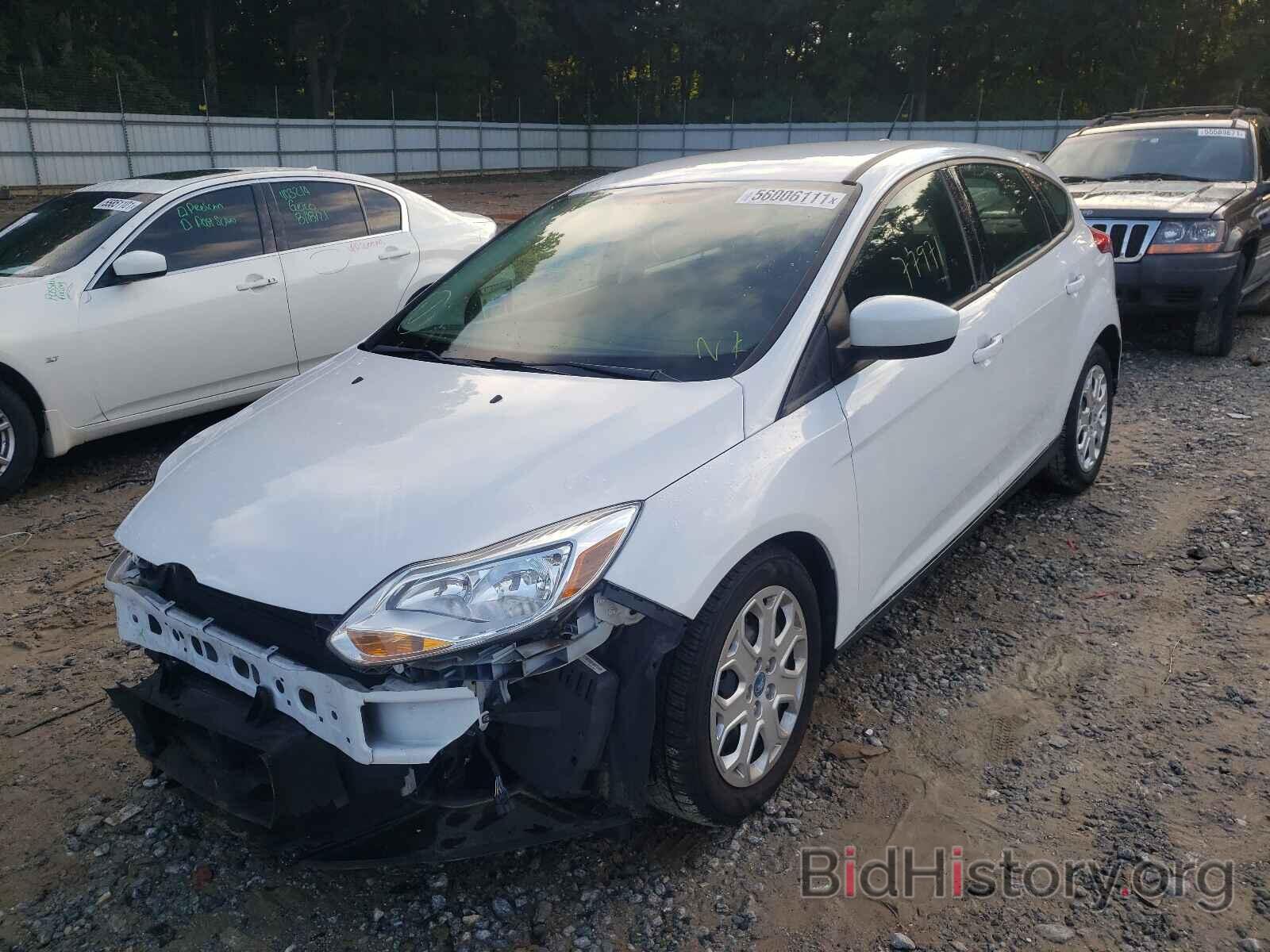 Report 1FAHP3K24CL310532 FORD FOCUS 2012 WHITE GAS price