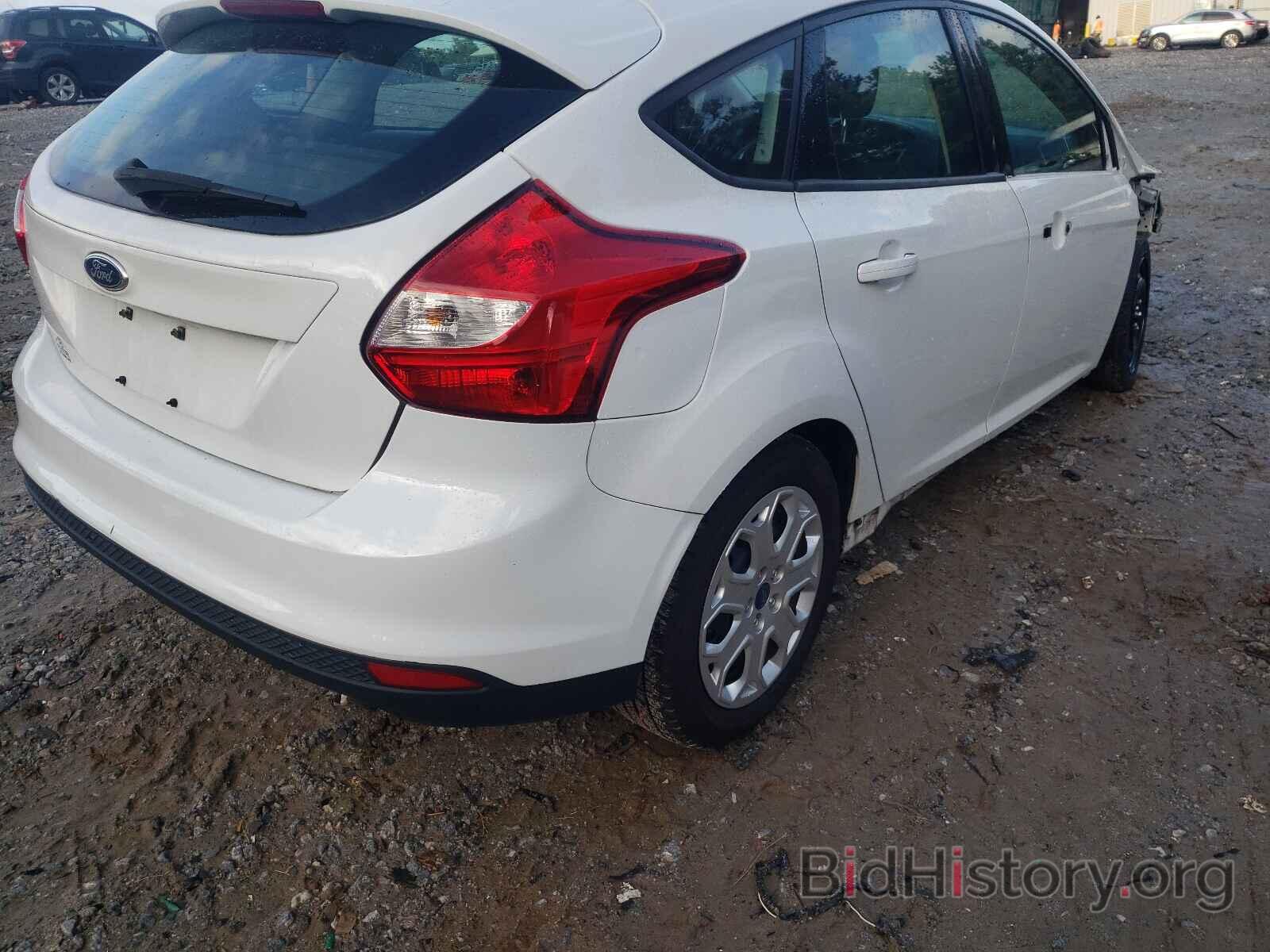 Report 1FAHP3K24CL310532 FORD FOCUS 2012 WHITE GAS price