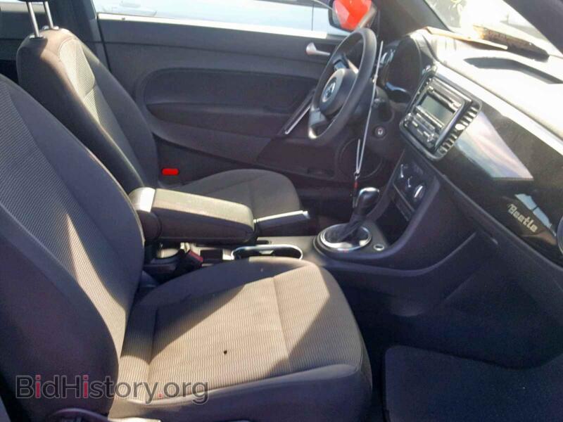 2013 Volkswagen BEETLE (VIN 3VWFP7ATXDM666452) — photo 5 of 10