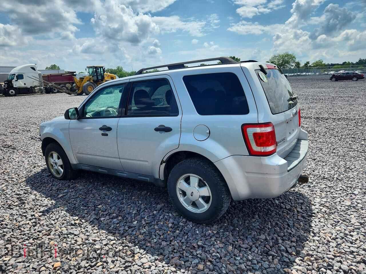2009 FORD ESCAPE - VIN: 1FMCU03709KD07997 - Фото 2
