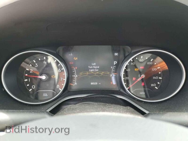 2019 Jeep COMPASS (VIN 3C4NJDBB3KT815436) — photo 9 of 14