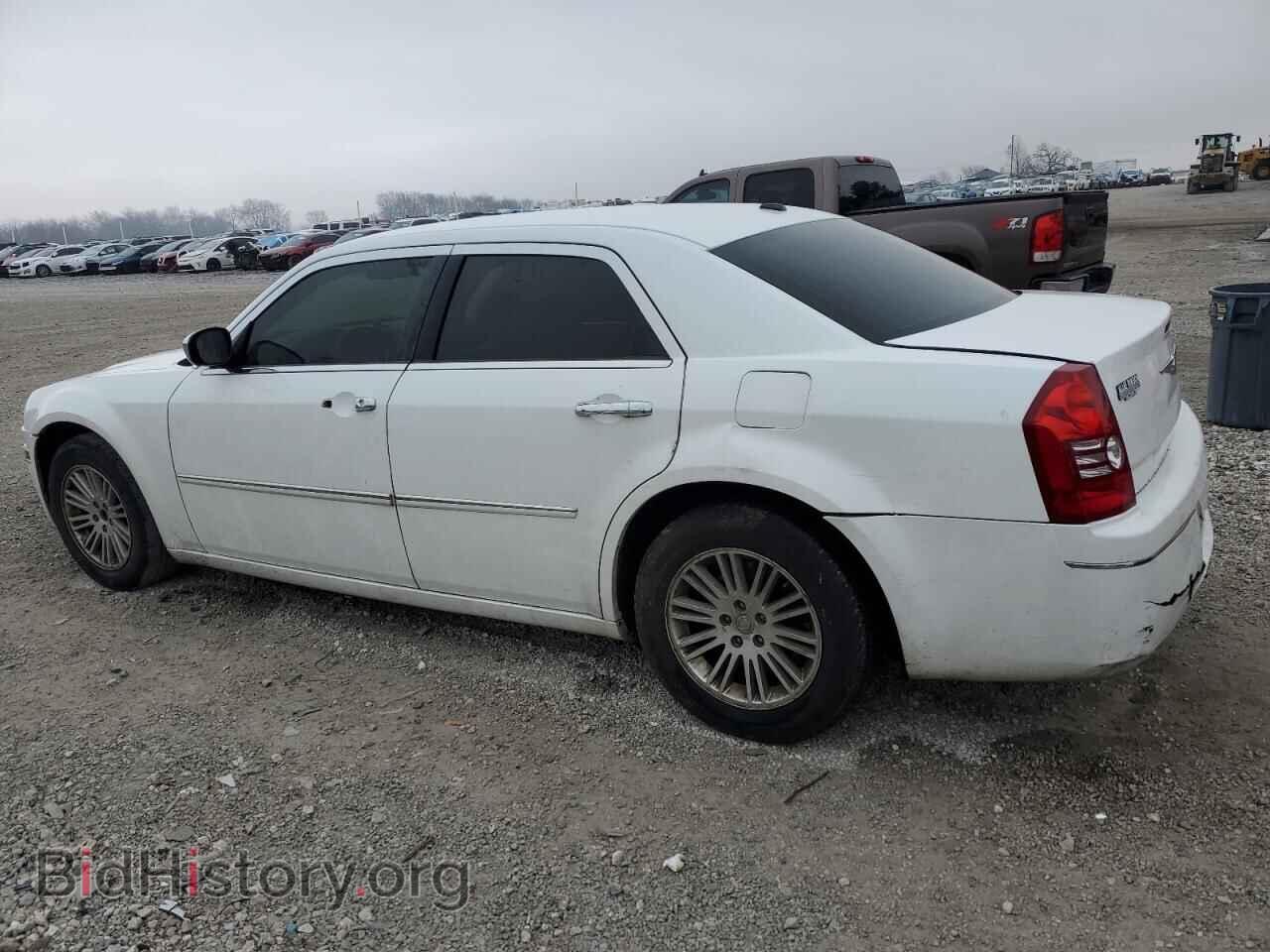 2010 CHRYSLER 300 - VIN: 2C3CA5CV5AH326151 - Фото 2