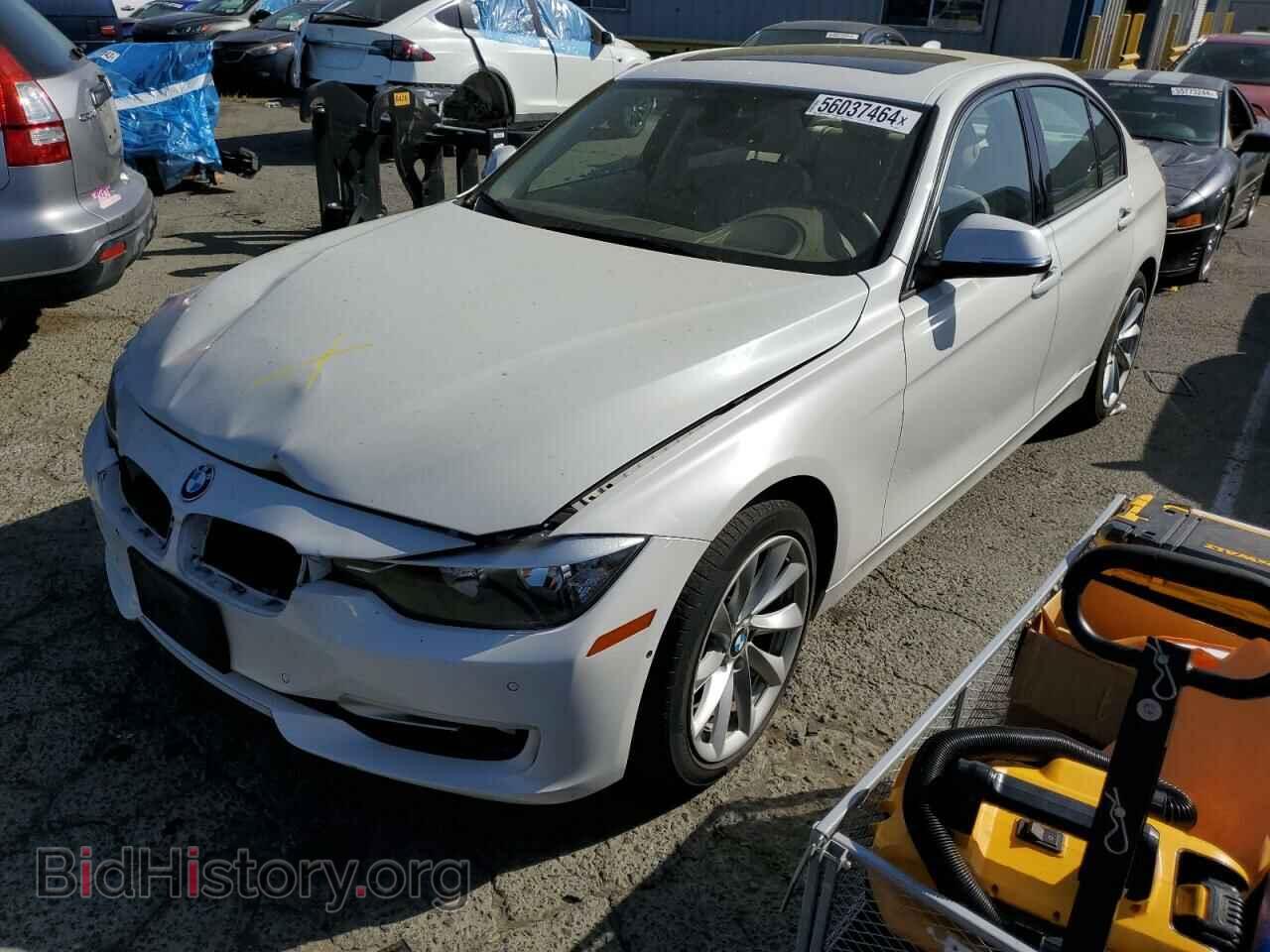 Photo WBA3A5C52DF352818 - BMW 3 SERIES 2013