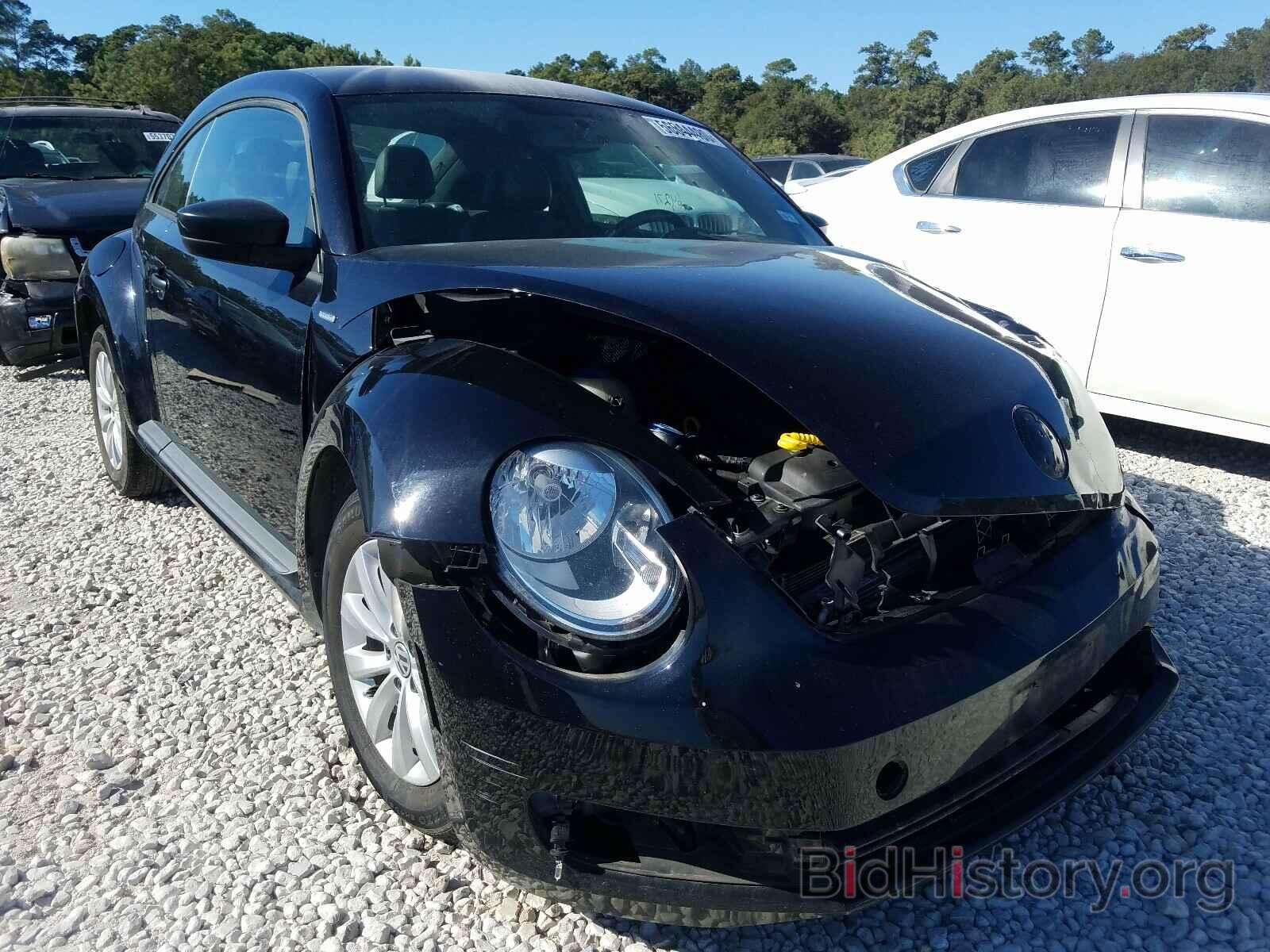 Photo 3VWF17AT5GM610277 - VOLKSWAGEN BEETLE 2016