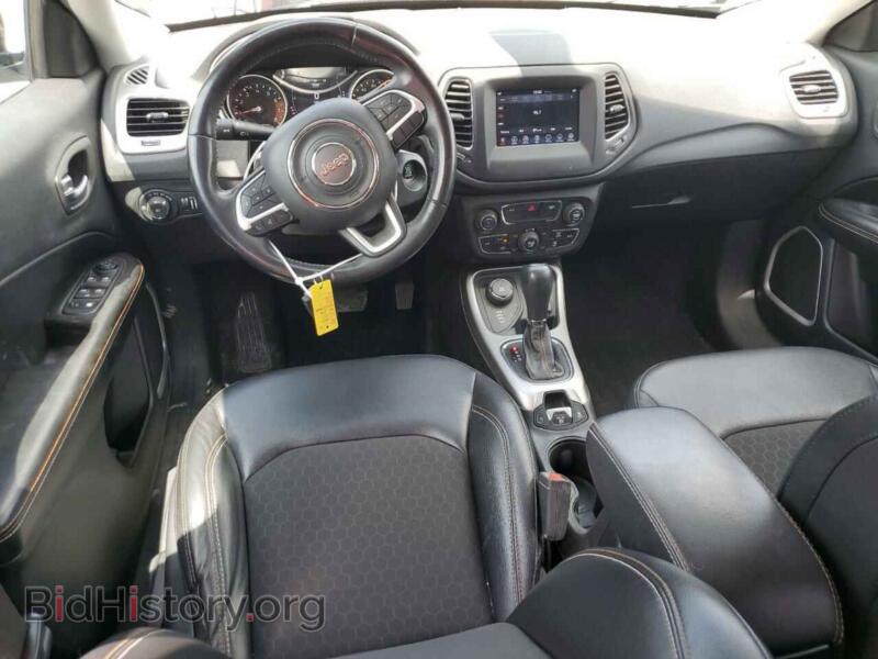 2019 Jeep COMPASS (VIN 3C4NJDBB6KT650403) — photo 8 of 15