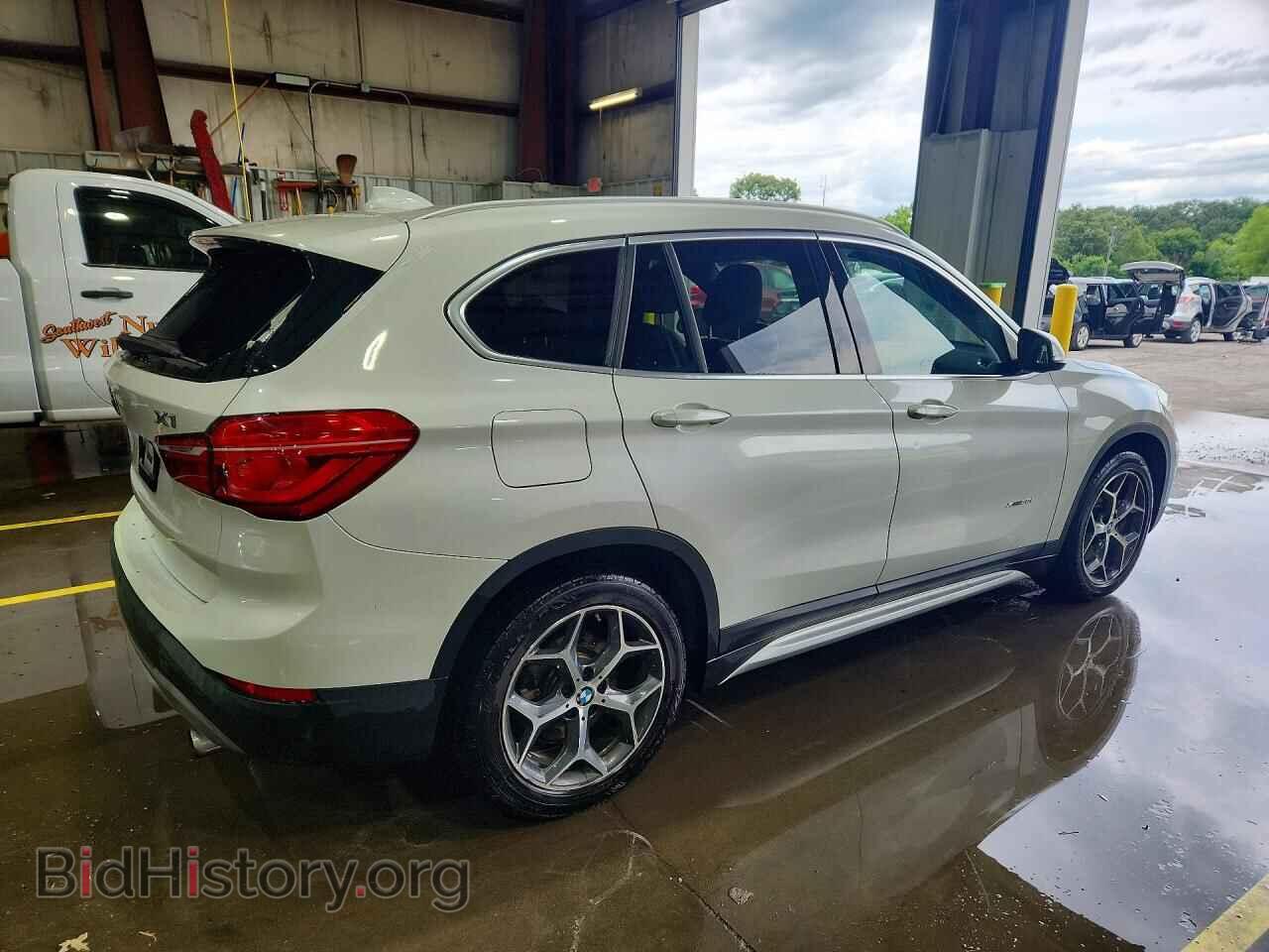 2017 BMW X1 - VIN: WBXHT3C32H5F78977 - Фото 3