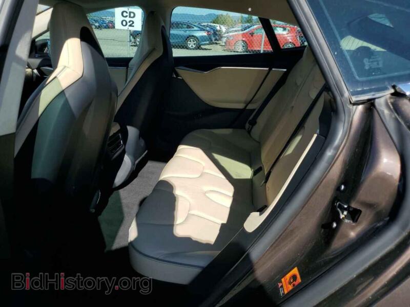 2013 Tesla MODEL S (VIN 5YJSA1CP1DFP20208) — фото 10 из 14
