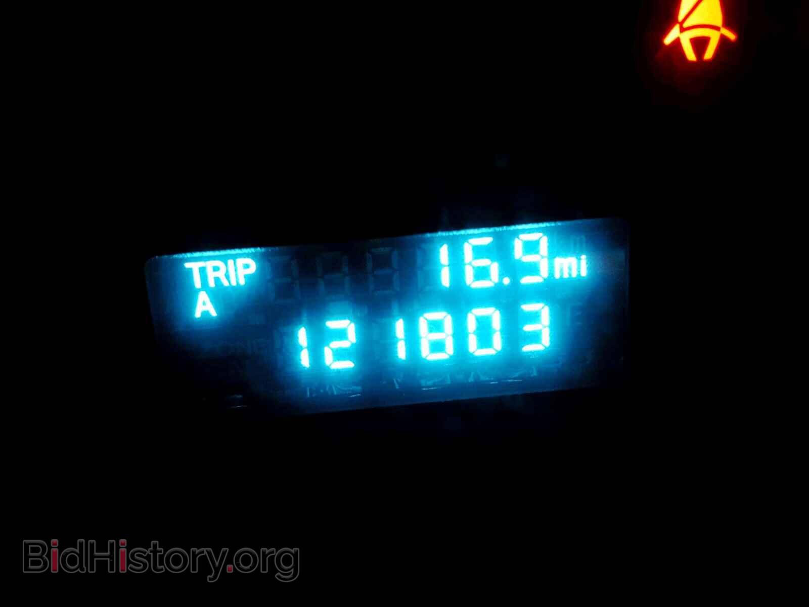 2008 FORD FOCUS - VIN: 1FAHP32N28W260049 - Фото 8