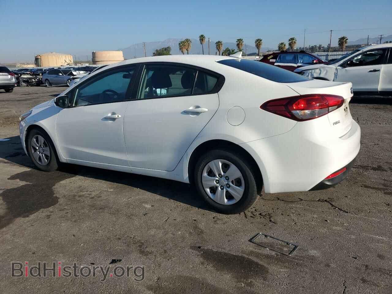 2017 KIA FORTE - VIN: 3KPFK4A77HE111106 - Фото 2