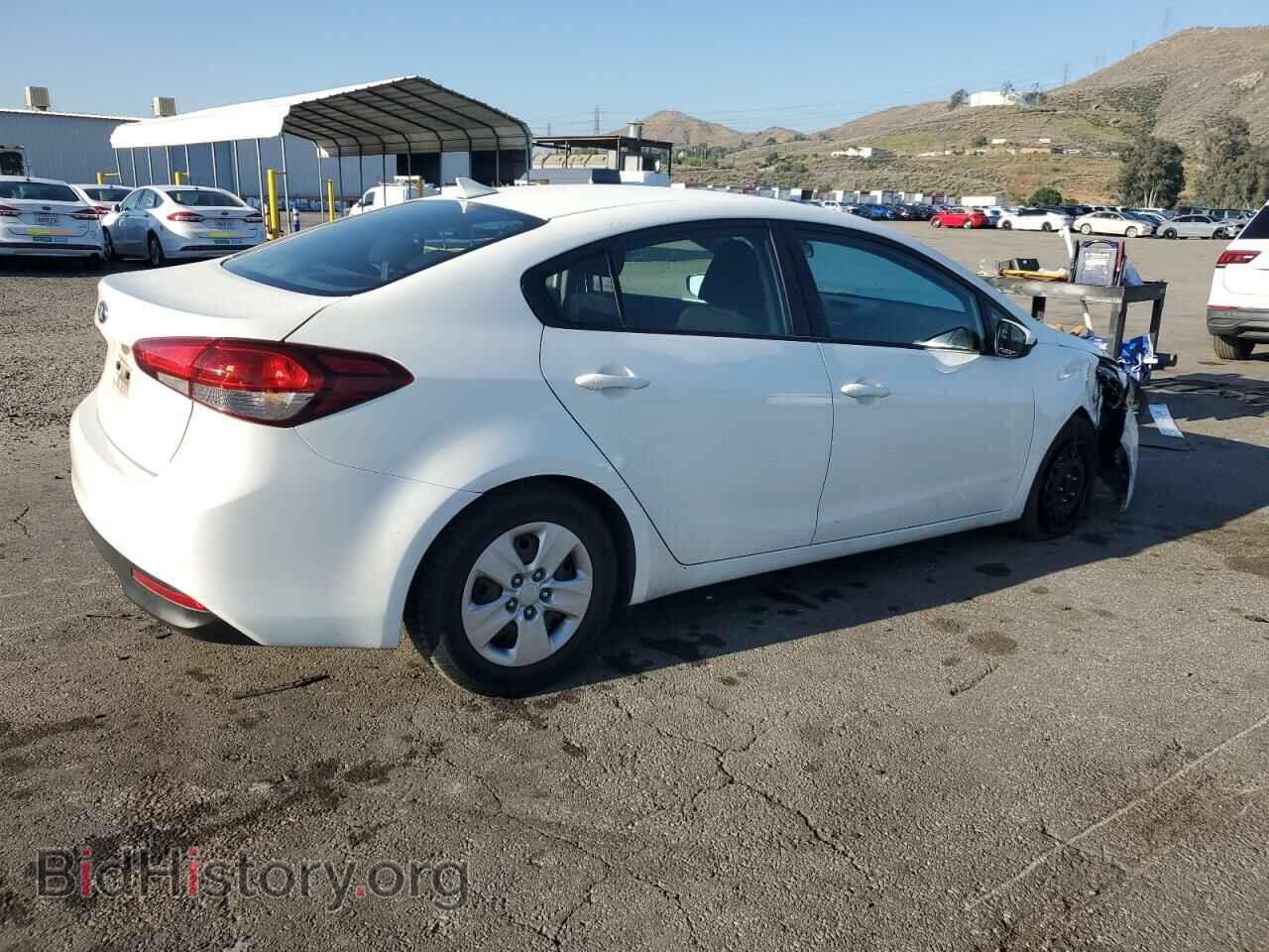 2017 KIA FORTE - VIN: 3KPFK4A77HE111106 - Фото 3