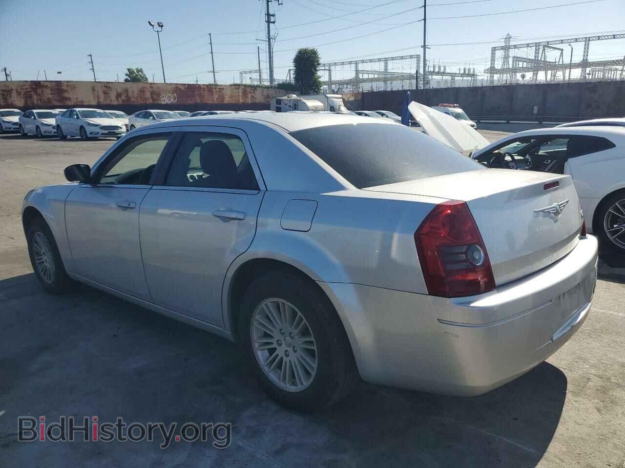 2009 CHRYSLER 300 - VIN: 2C3KA43D49H632282 - Фото 2