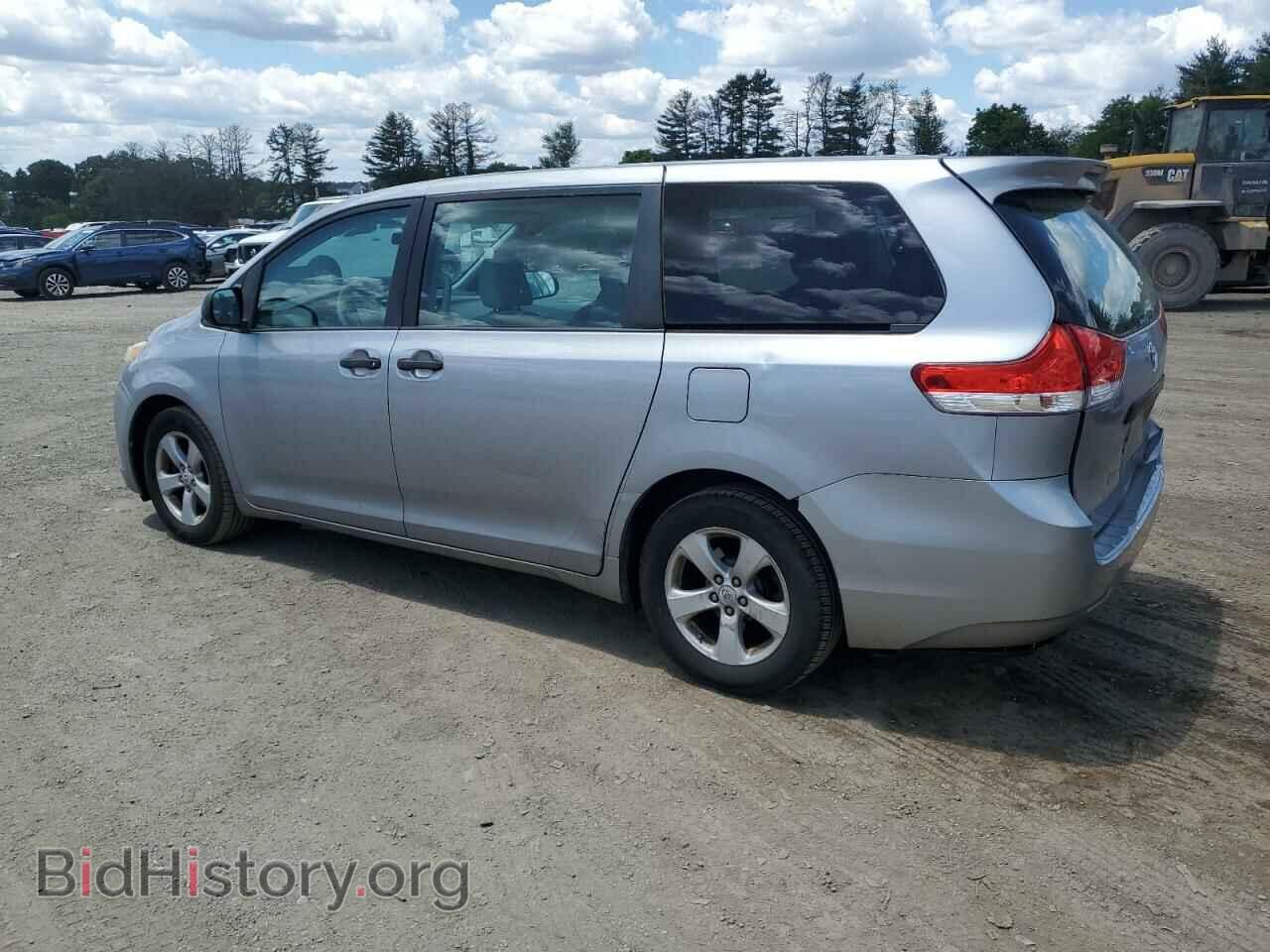 2011 TOYOTA All Models - VIN: 5TDZK3DC6BS041420 - Фото 2