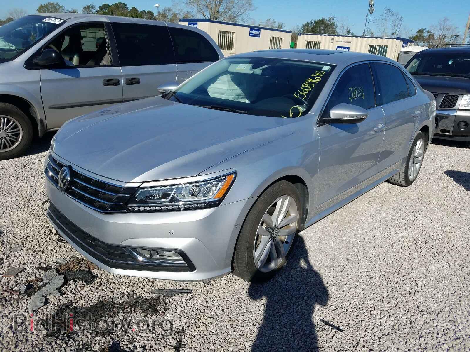 2017 VOLKSWAGEN PASSAT - VIN: 1VWCT7A38HC081696 - Фото 2