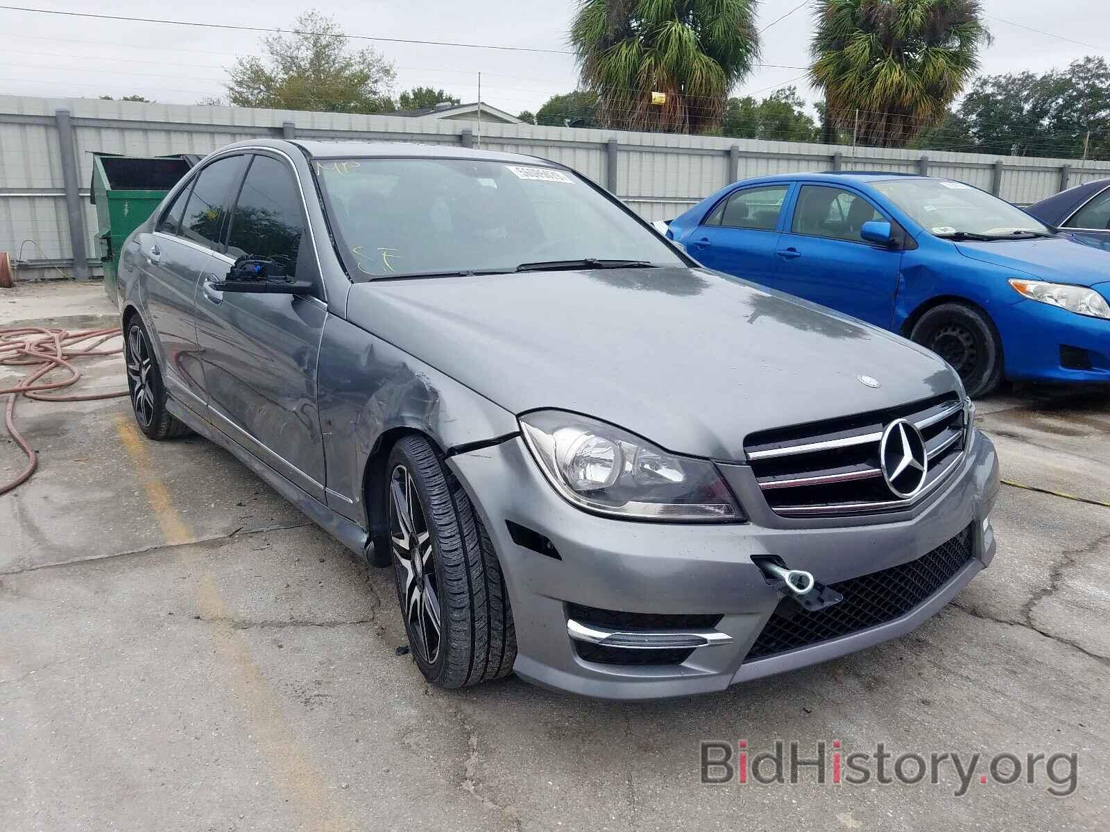 Photo WDDGF8AB9DA811734 - MERCEDES-BENZ C CLASS 2013