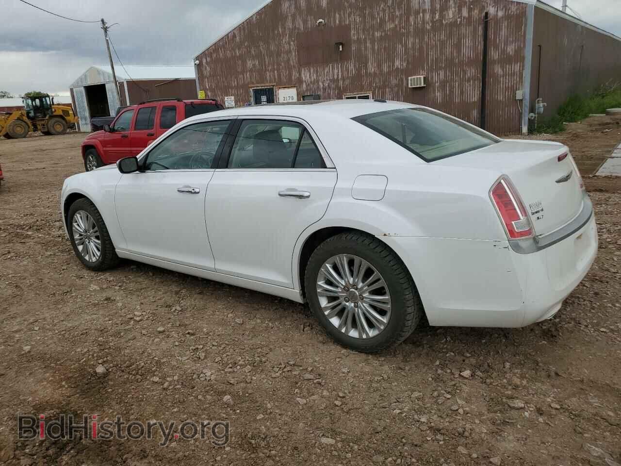 2013 CHRYSLER 300 - VIN: 2C3CCASG2DH564811 - Фото 2