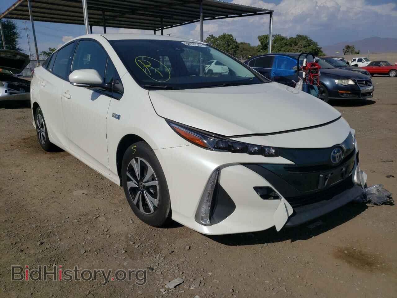 Фотография JTDKARFP7H3035823 - TOYOTA PRIUS 2017