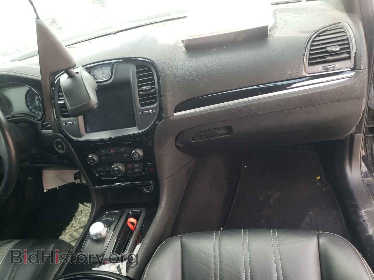 2019 CHRYSLER 300 - VIN: 2C3CCABG5KH698872 - Фото 9