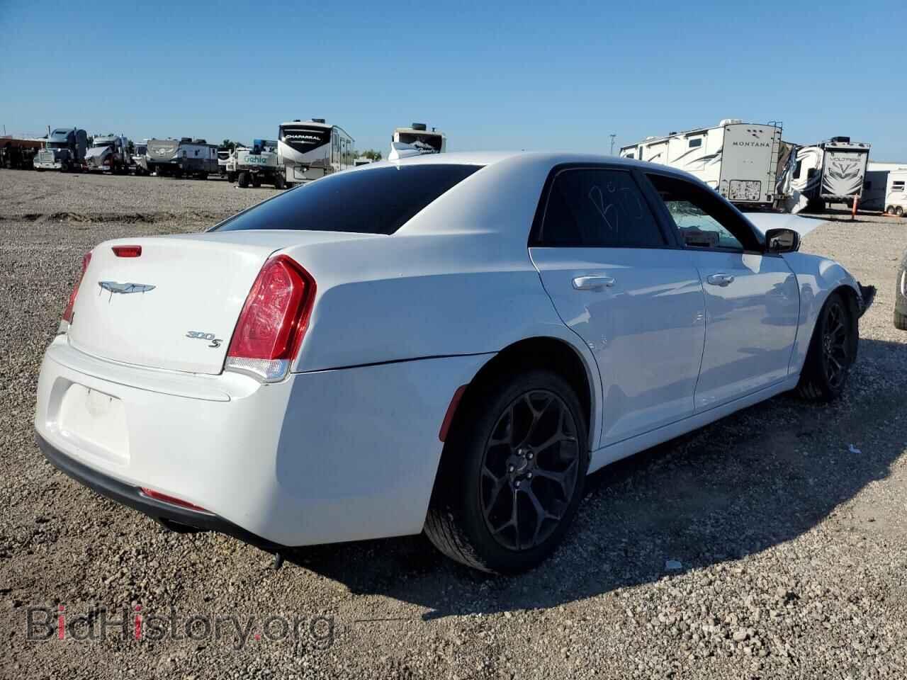 2019 CHRYSLER 300 - VIN: 2C3CCABG3KH609493 - Фото 3