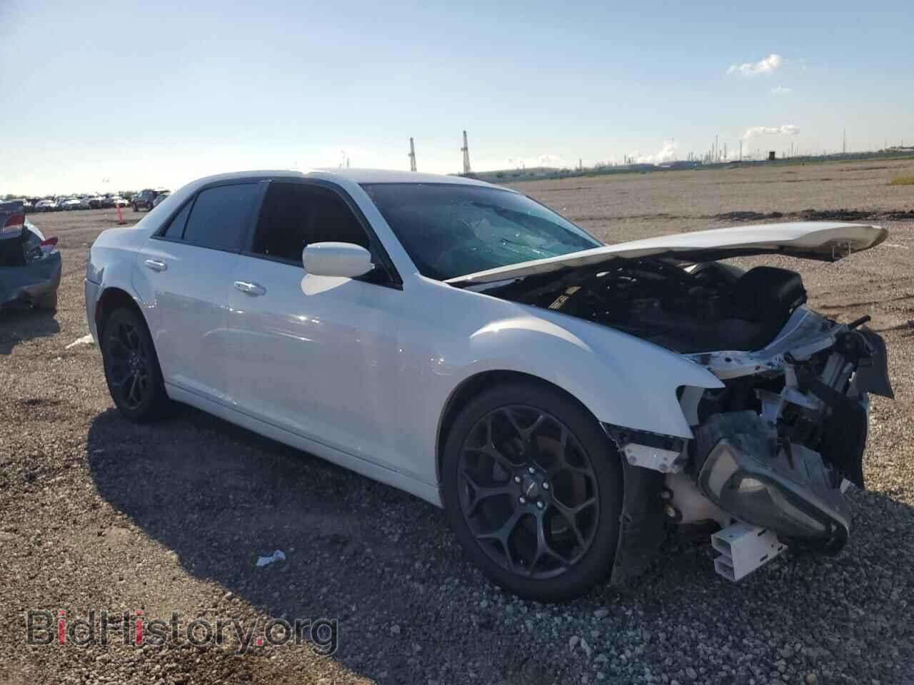 2019 CHRYSLER 300 - VIN: 2C3CCABG3KH609493 - Фото 4