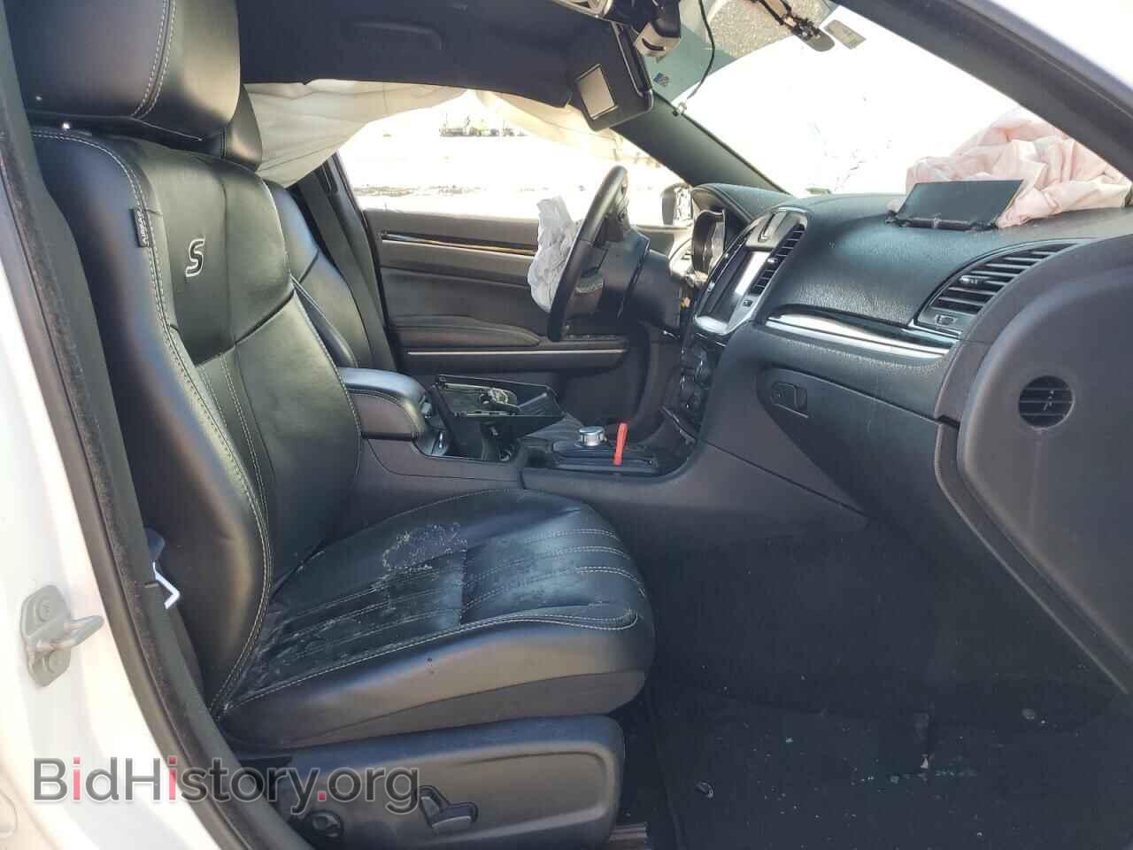 2019 CHRYSLER 300 - VIN: 2C3CCABG3KH609493 - Фото 7