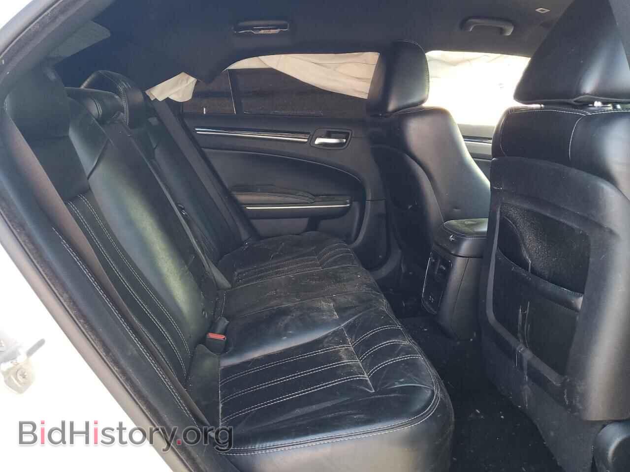 2019 CHRYSLER 300 - VIN: 2C3CCABG3KH609493 - Фото 10