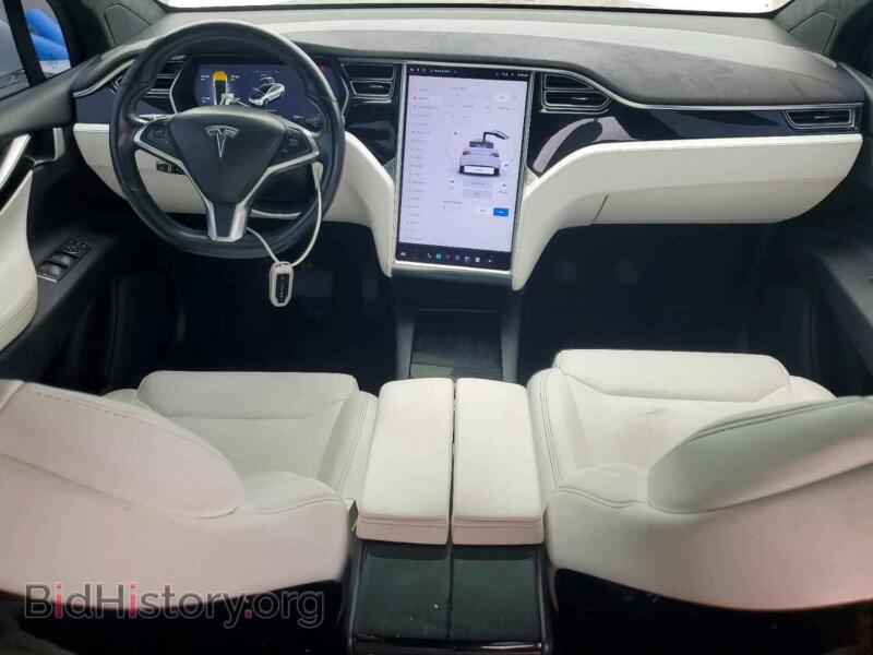 2017 Tesla MODEL X (VIN 5YJXCBE29HF039274) — фото 8 из 15