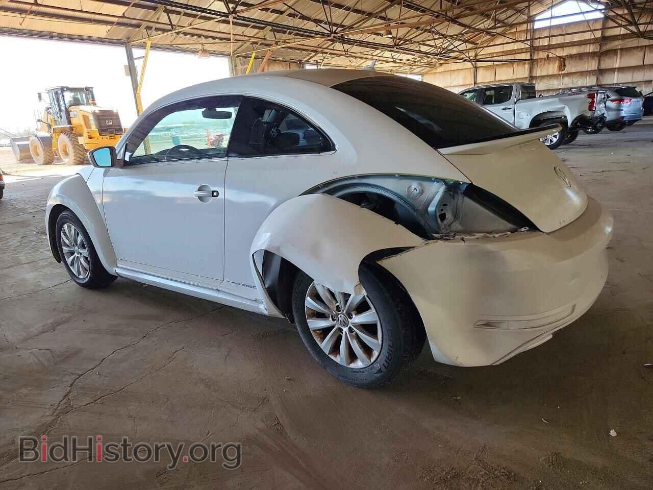 2017 VOLKSWAGEN BEETLE - VIN: 3VWF17AT6HM629745 - Фото 2
