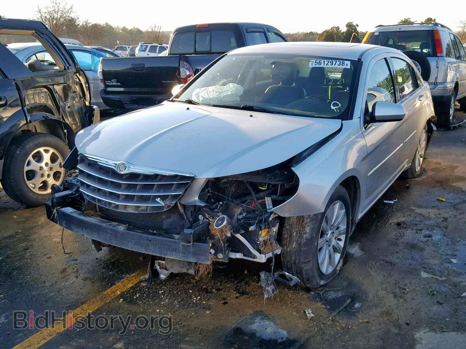 2010 CHRYSLER SEBRING - VIN: 1C3CC5FD3AN194575 - Фото 2