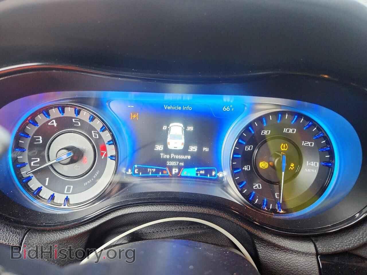 2023 CHRYSLER 300 - VIN: 2C3CCABG4PH633244 - Photo 9