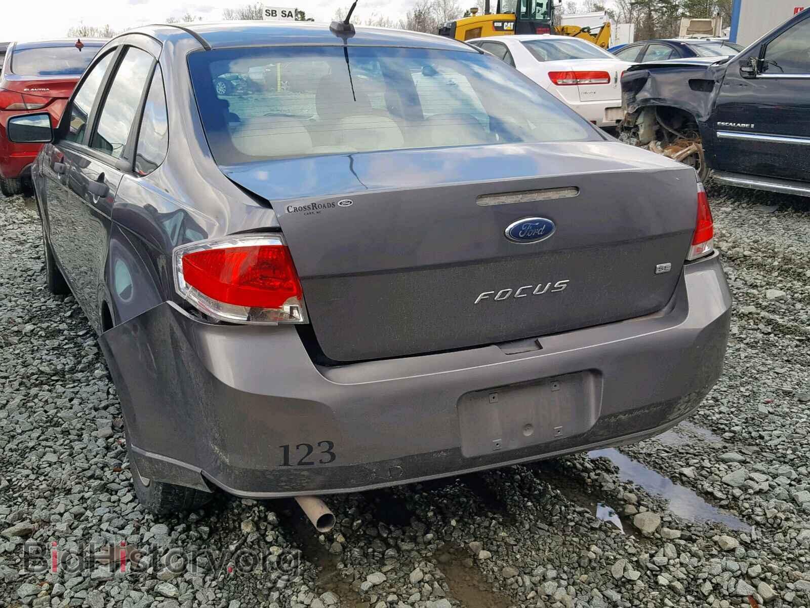 2011 FORD FOCUS - VIN: 1FAHP3FN6BW158447 - Photo 9