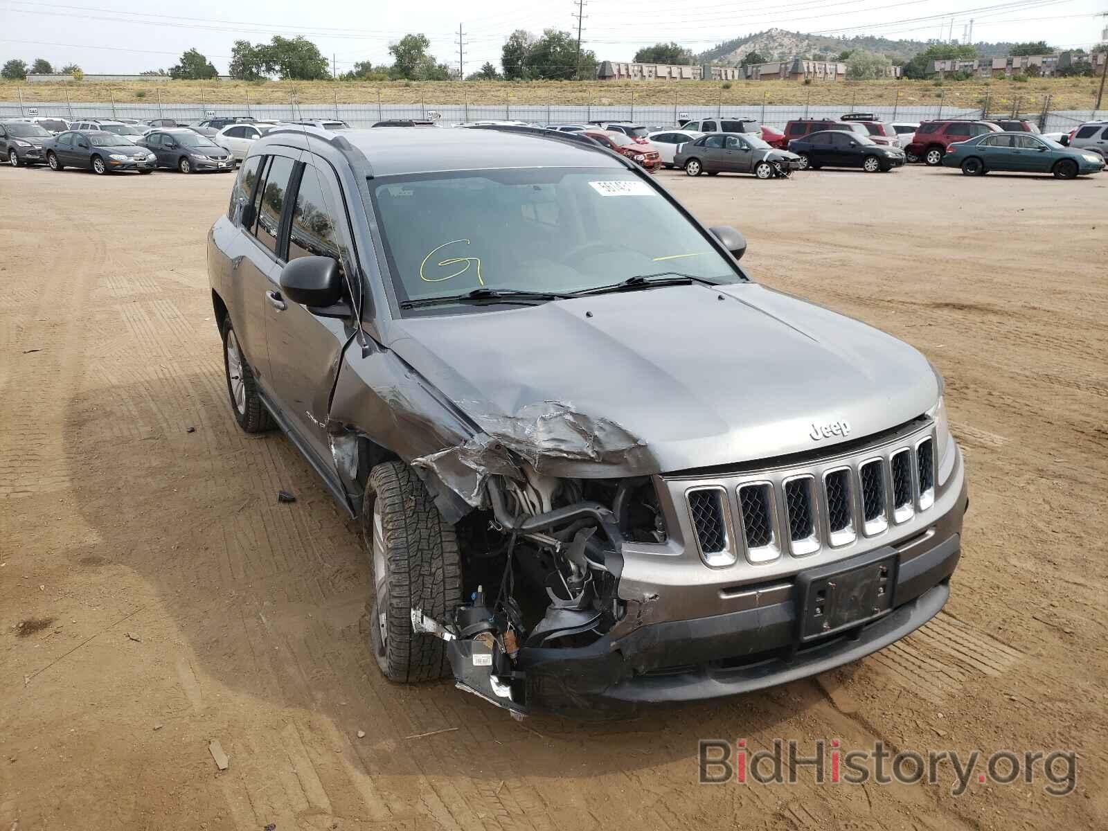 Photo 1J4NF1FB3BD283566 - JEEP COMPASS 2011