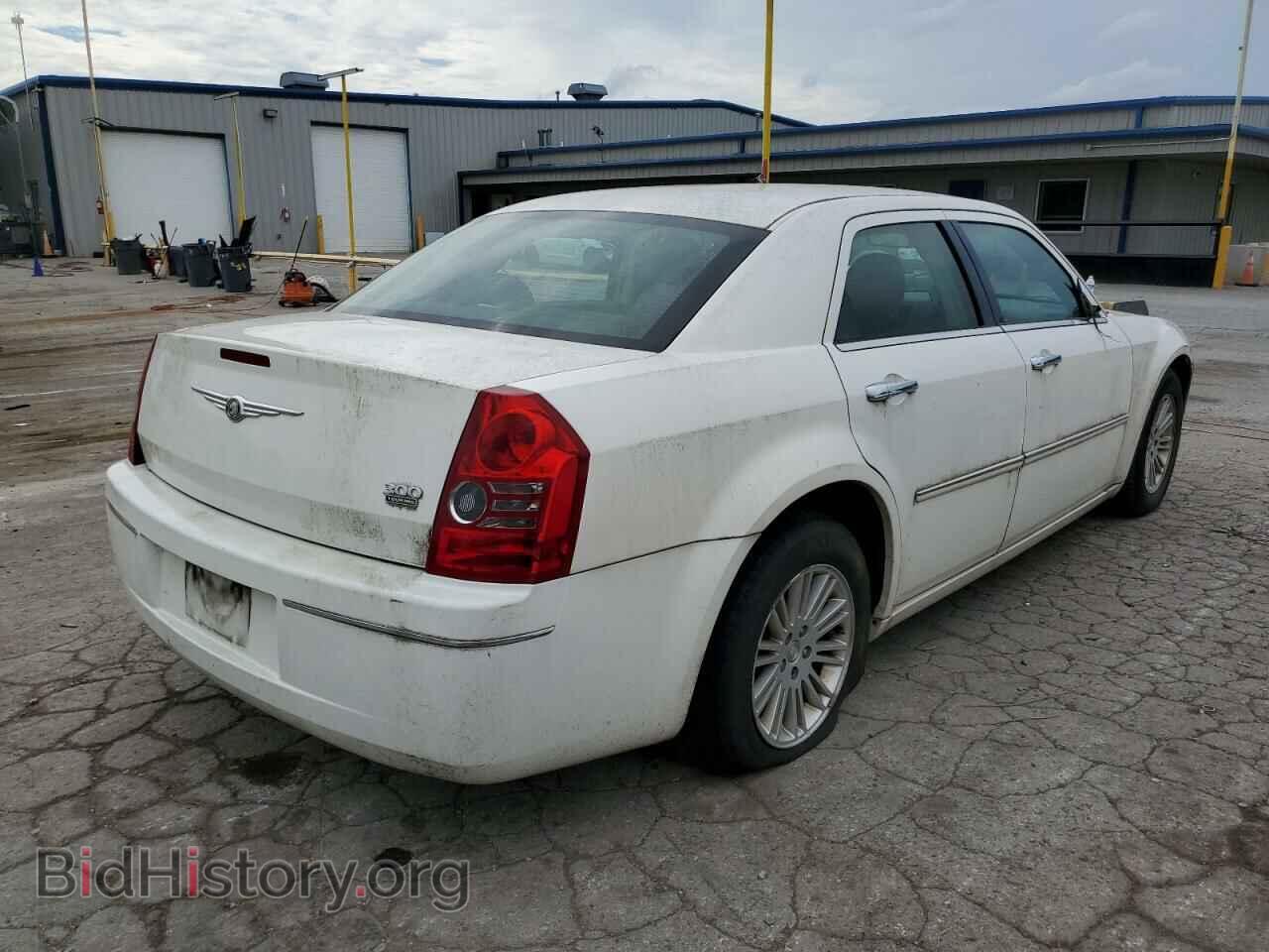 2010 CHRYSLER 300 - VIN: 2C3CA4CD6AH249744 - Фото 4