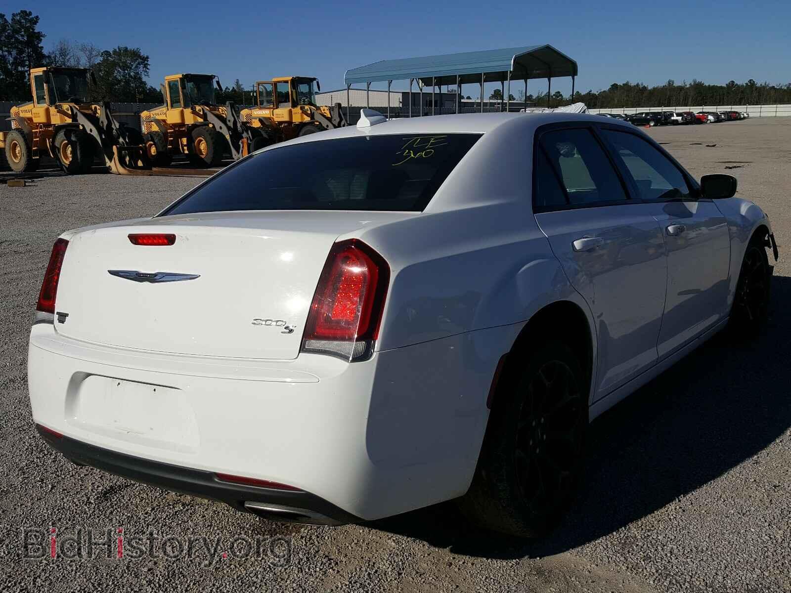 2019 CHRYSLER 300 - VIN: 2C3CCABG3KH609848 - Photo 4